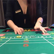 Pengalaman bermain slot dan live casino di aplikasi 8055hj setelah berhasil download di iPhone iOS